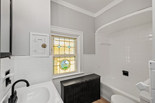 Photo - Beautiful 3 Bedroom House in Carrick Available May 1!