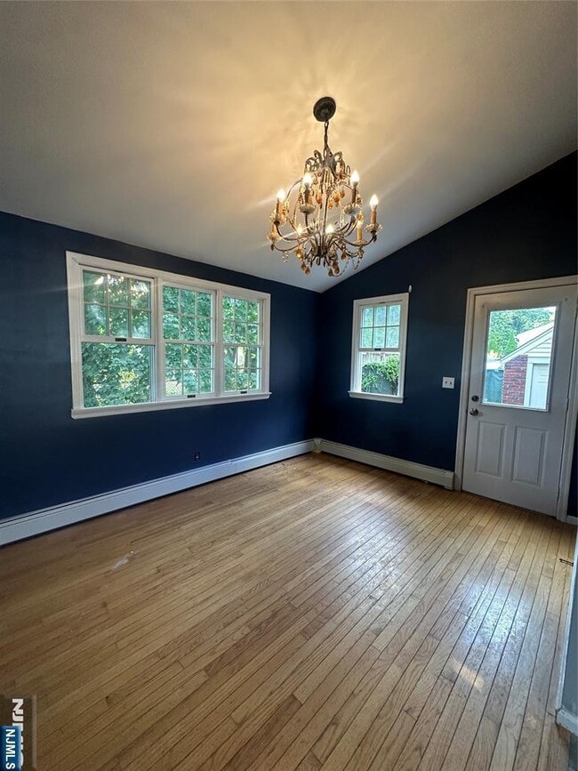 Building Photo - 12-28-28 Fairclough Pl