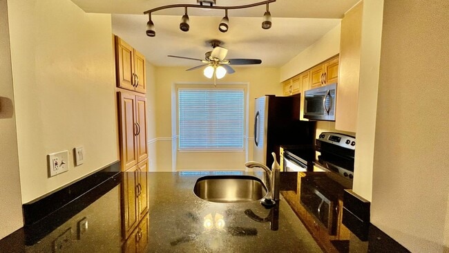 Foto del edificio - Beautiful Townhome Near Gunner's Lake in G...