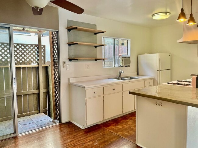 Building Photo - 941 N San Vicente Blvd