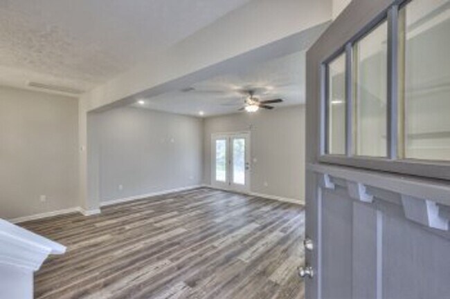 Foto del edificio - BRAND NEW STUNNING 3 Bed 2.5 Bath in Manch...