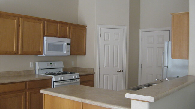 Building Photo - 1376 Northern View Dr