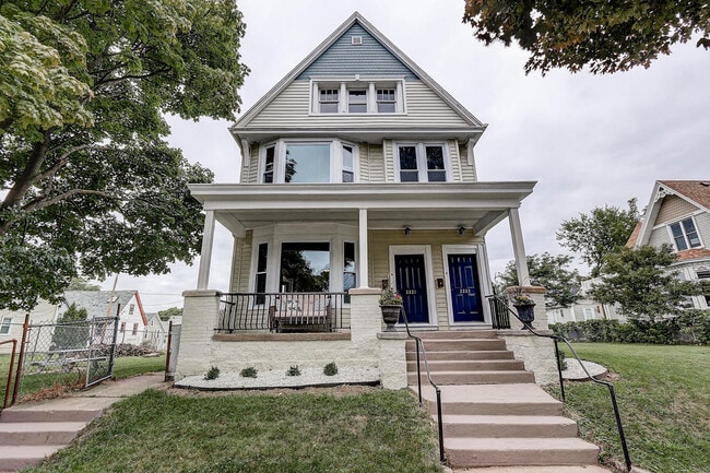 Building Photo - 2221 N Booth St
