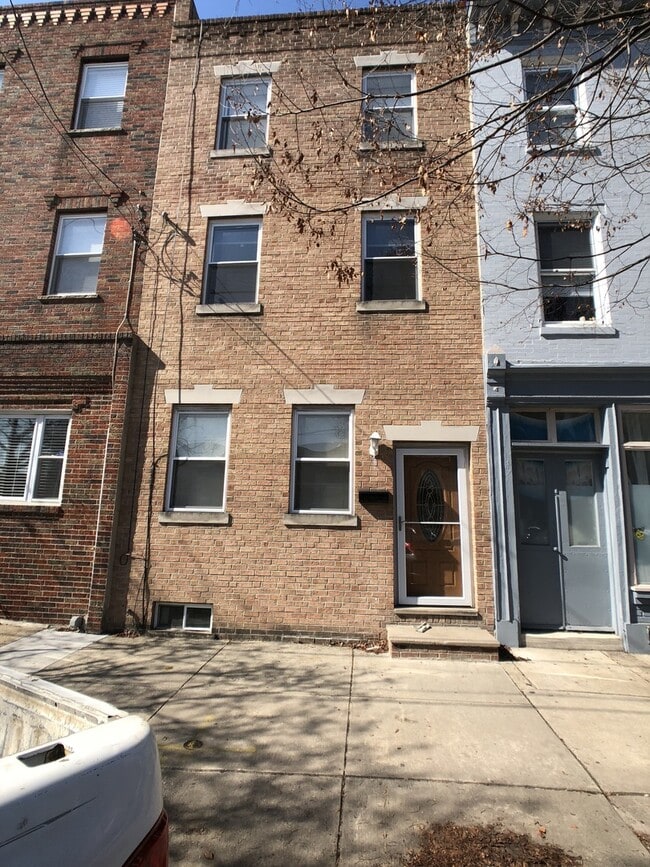 Photo - Modern 3-Story, 4 Bedroom , 2.5 Passyunk Sq. Home w/ W/D, HW fls., Deck, Dishwasher and more!