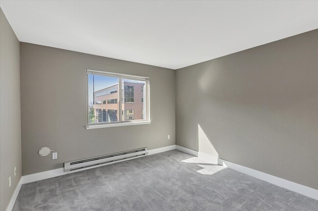 Building Photo - 275 W Roy St