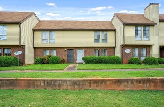 Building Photo - 3205 Quincetree Ln