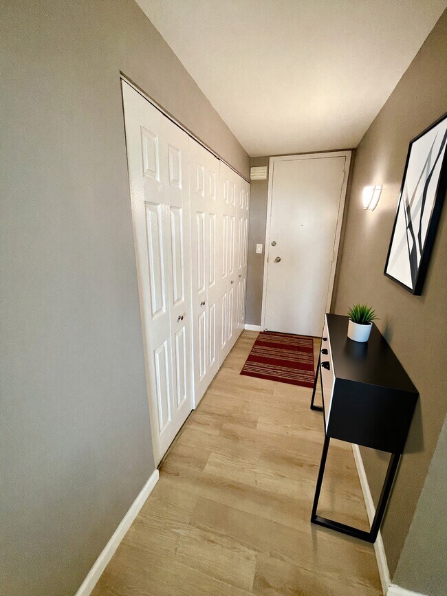 Building Photo - 7039 San Pedro Ave