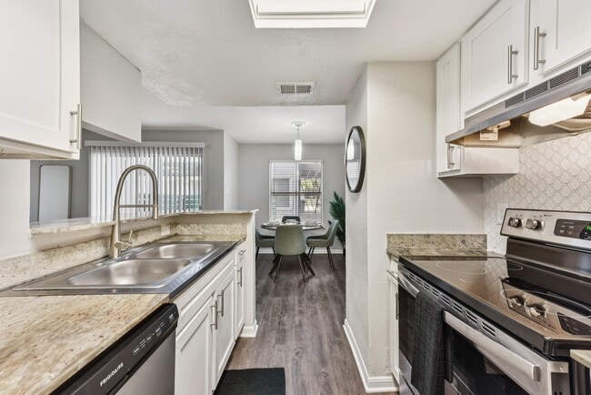 Building Photo - The Lantern Apartments