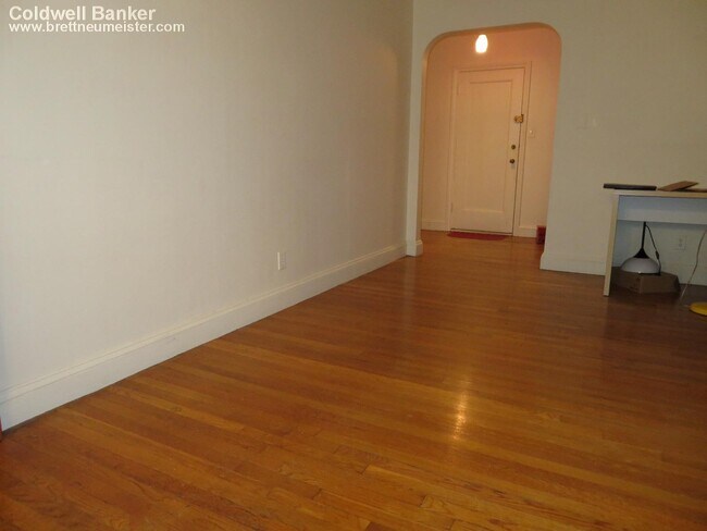 Building Photo - 393 Broadway