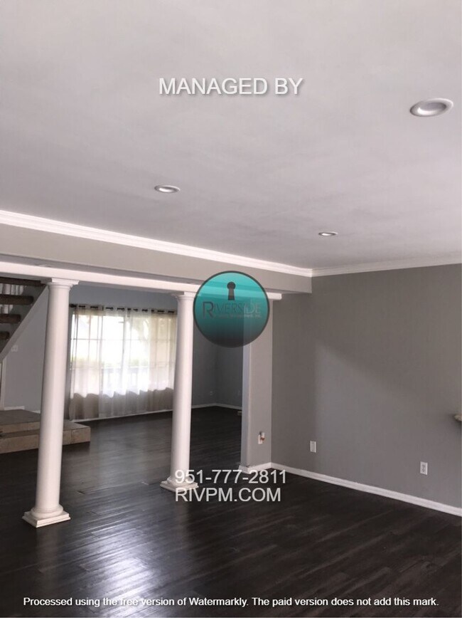 Building Photo - Spacious 4 Bed, 3 Bath Pool Home With Sunn...
