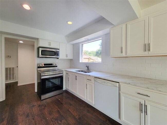 Building Photo - 6403 Quail Meadow Dr