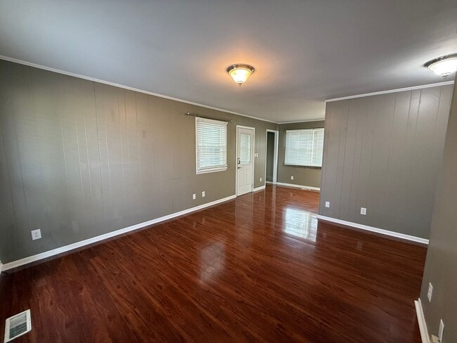 Building Photo - Home in Kuttawa