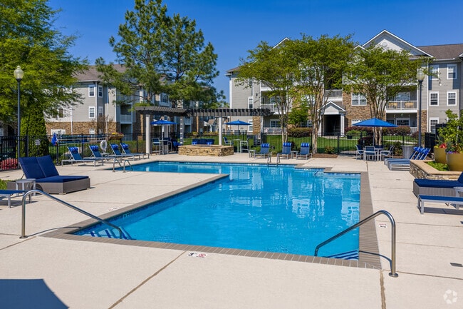 Pool - Vintage Creekwood Park Apartments