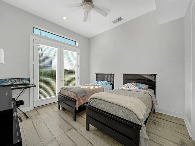 Foto del edificio - 1814 Thompson St