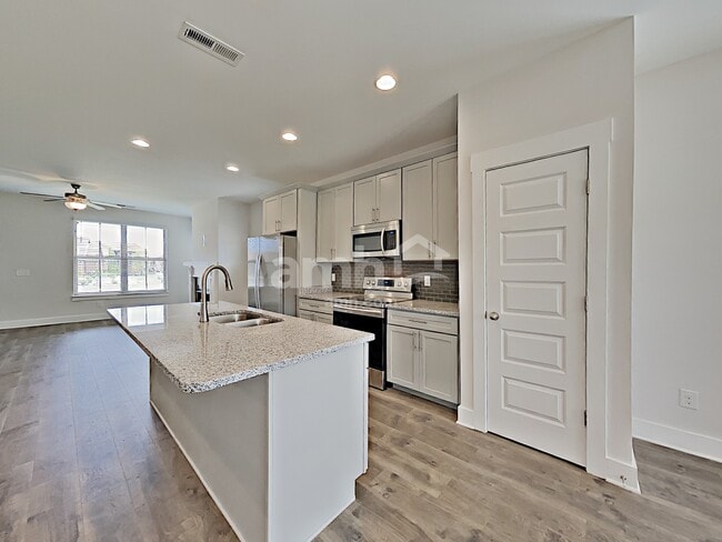 Building Photo - 5149 Jack Byrnes Dr
