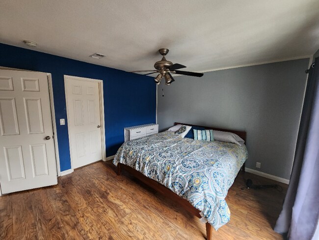Building Photo - 693 Seville Ln