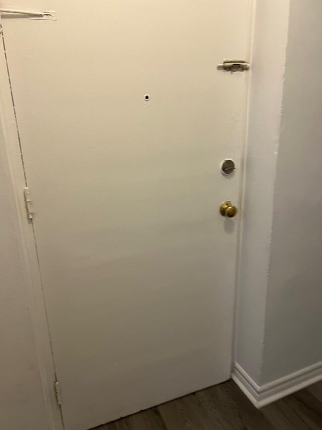 Photo du bâtiment - 2448 Carling Ave