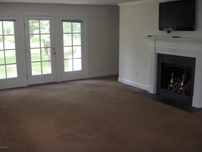 Building Photo - 407 Fairway Dr