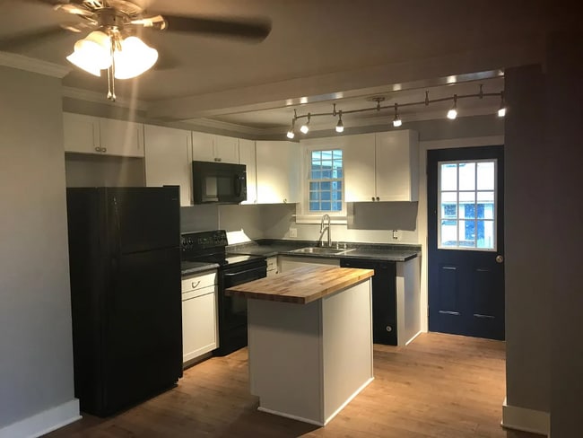 Building Photo - 28 McCosh St