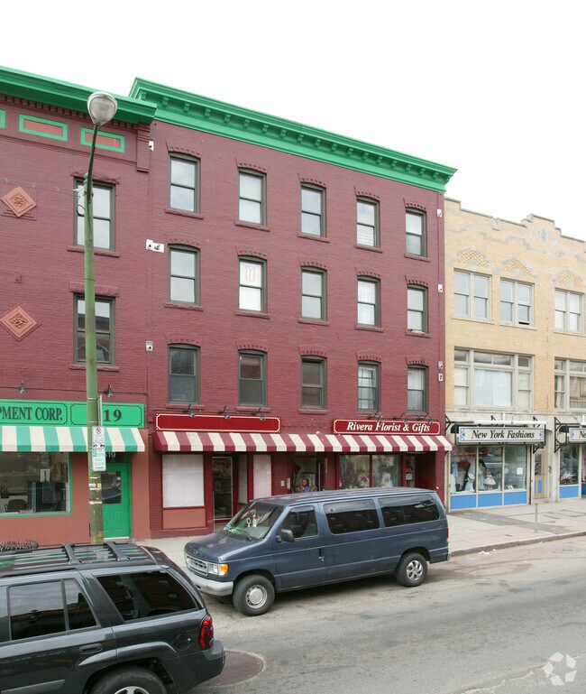 Building Photo - 617-619 Park St