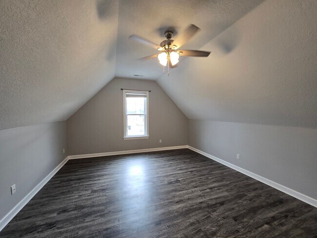 Foto del edificio - 608 Millbrooke Cir