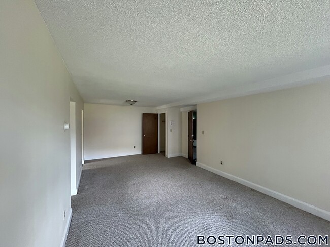 Foto del edificio - 8 Brattle Dr
