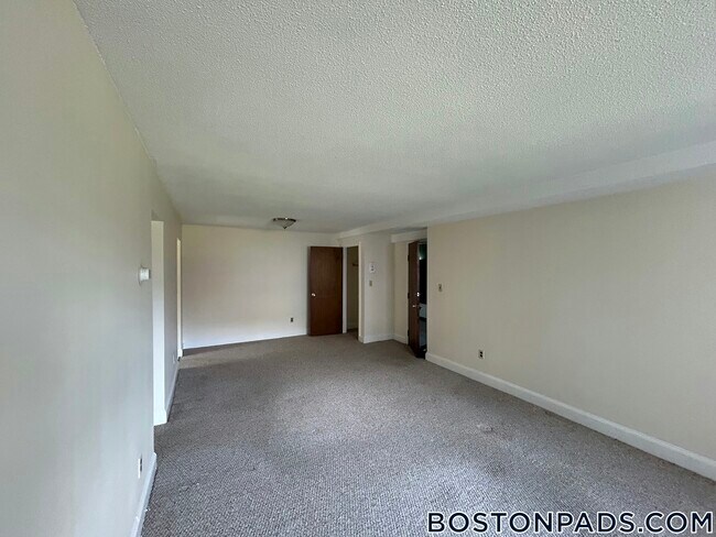 Building Photo - 8 Brattle Dr