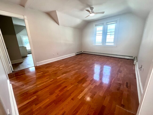 Building Photo - 96 Larch St