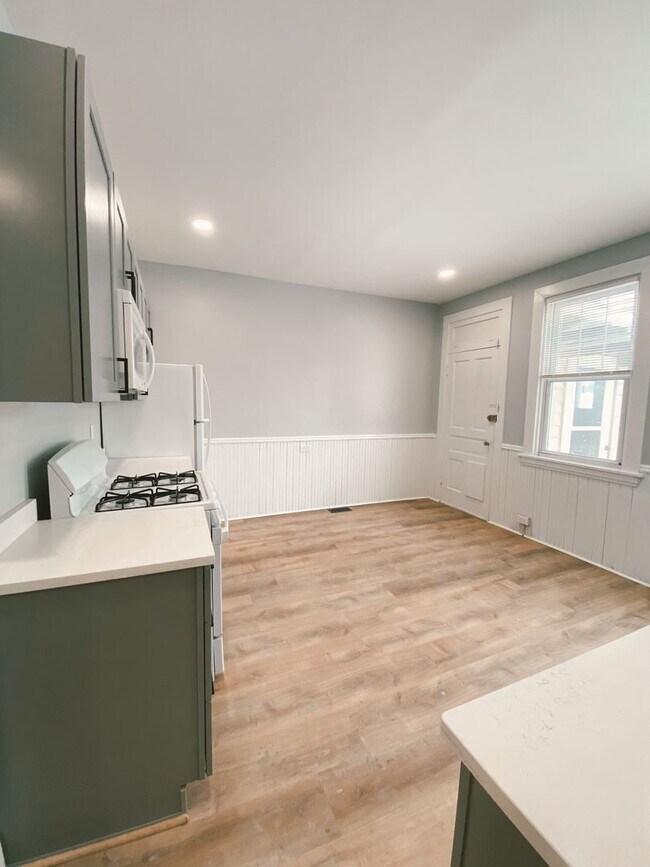 Building Photo - NEWLY RENOVATED 2  BEDROOM IN THE HEART OF MOUNT OLIVER!
