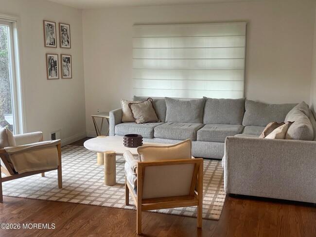 Foto del edificio - 81 Hollywood Ave