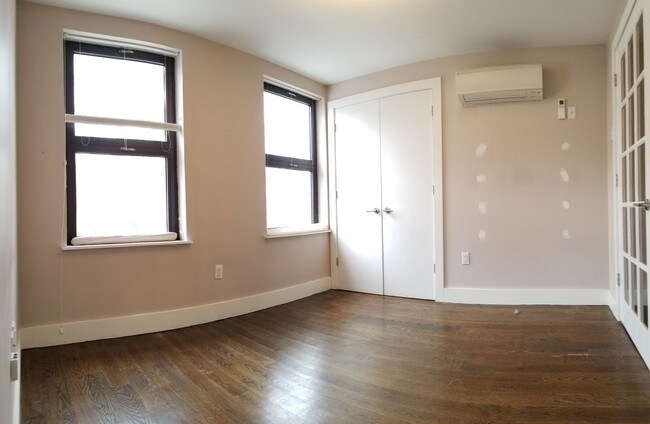 Building Photo - 109 Roebling St
