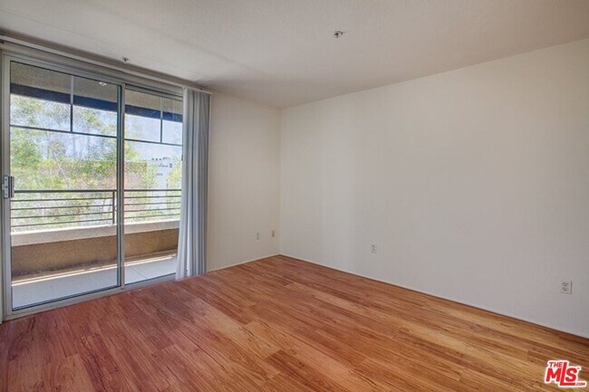 Foto del edificio - 5553 W 6th St