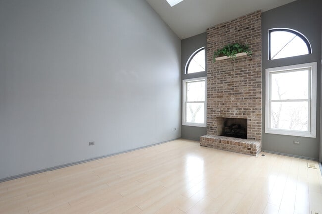 Foto del edificio - 966 N Auburn Woods Dr