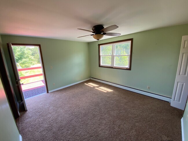Foto del edificio - 7079 Hayes Hollow Rd
