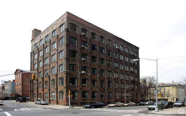 Building Photo - Henry Street Condominiums