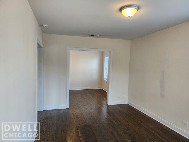 Foto del edificio - 3531 W Fullerton Ave