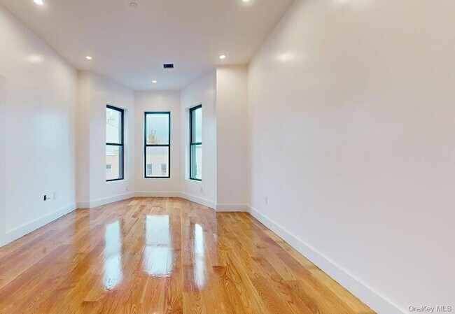 Foto del edificio - 1198 Greene Ave