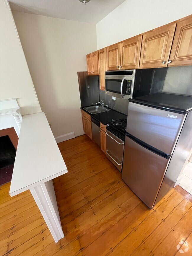 Building Photo - 1067 Beacon St