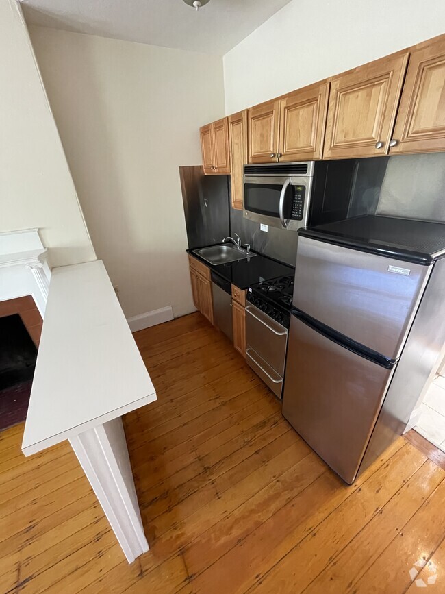 Building Photo - 1067 Beacon St