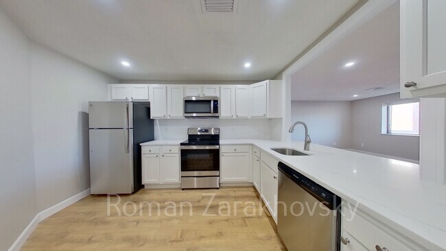 Foto del edificio - 406 Langley Rd