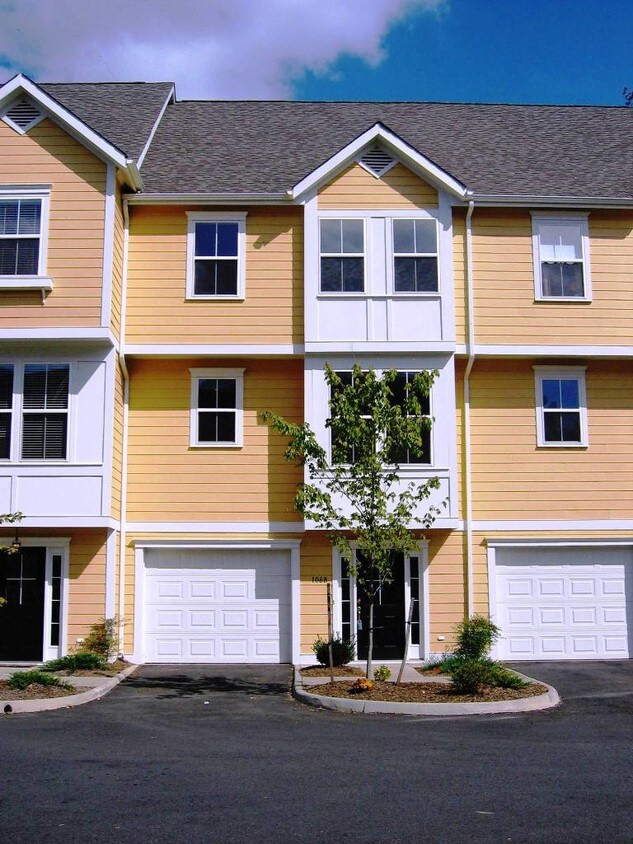 Primary Photo - 106 Melbourne Park Circle