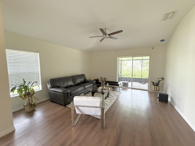 Building Photo - "Charming 3-Bedroom villa in Wesley Chapel...