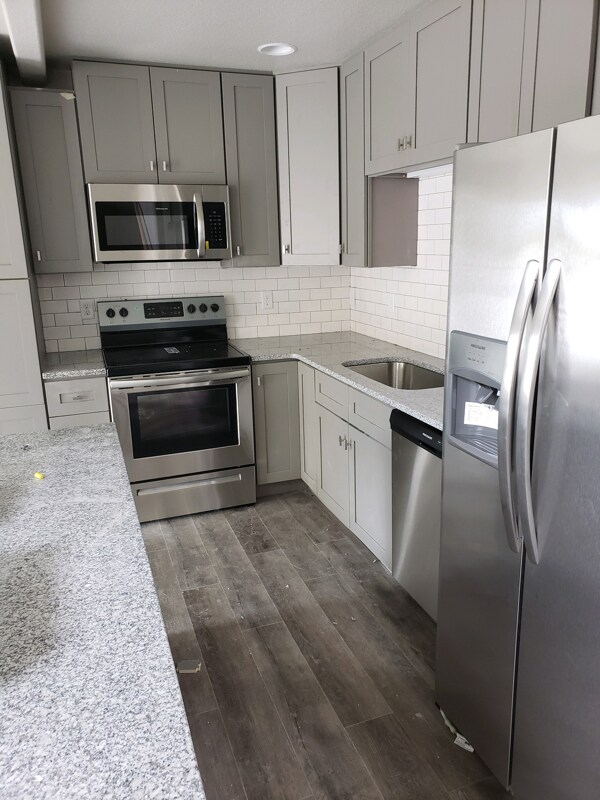 Foto del edificio - 8308 Wellington Blvd