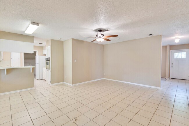 Foto del edificio - 7404 Bucknell Dr