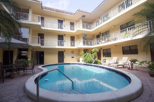 Building Photo - 917 NE 16th Ave