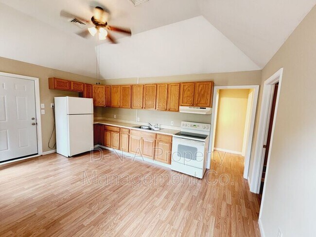 Building Photo - 1811 PA-611