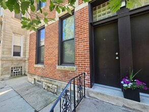 Building Photo - 1415 W Erie St