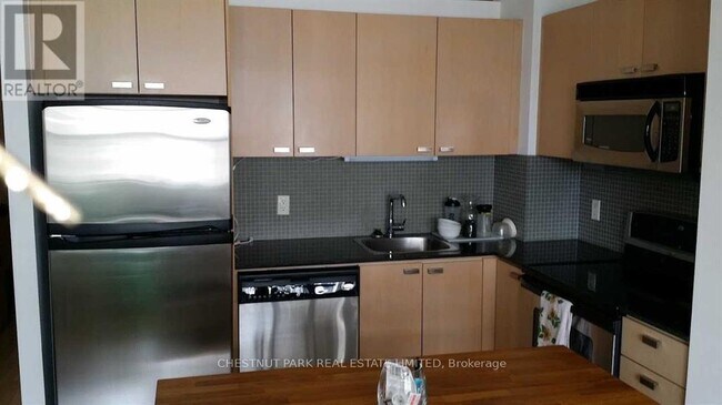 Photo du bâtiment - 637-637 Lake Shore Blvd W
