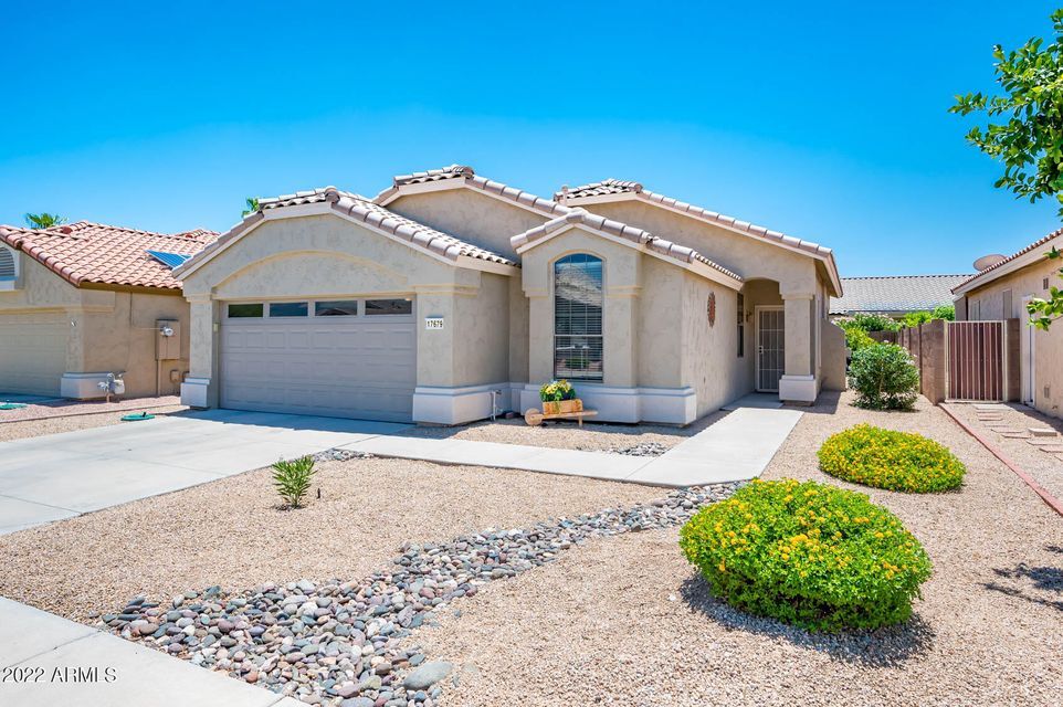 Primary Photo - 17679 W Arcadia Dr