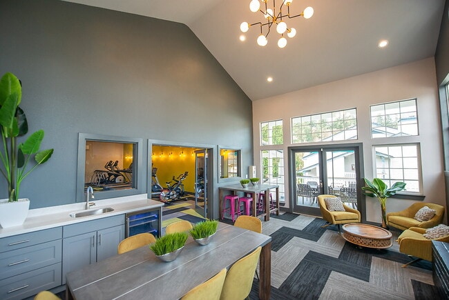 Building Photo - Shadowbrook